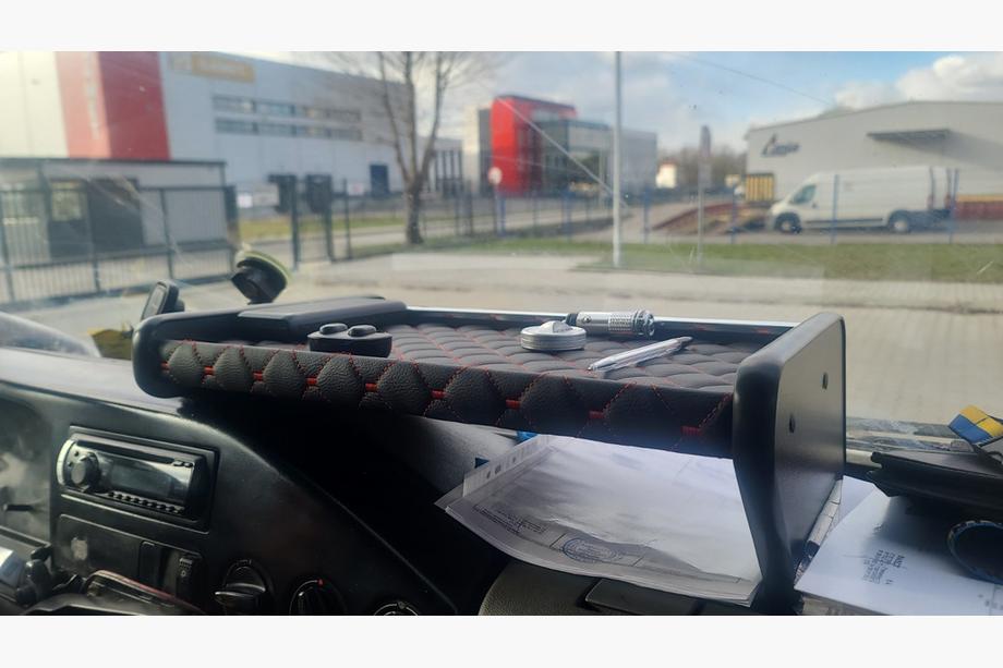 Volkswagen LT 1995-2006 рр. Полиця на панель (Чорна з червоною ниткою) Image