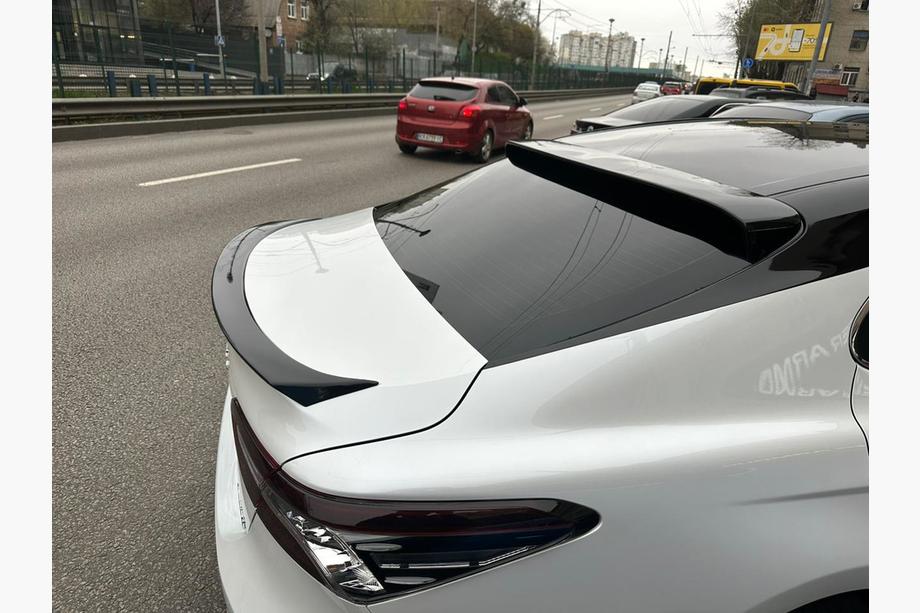 Toyota Camry 2017-2023 рр. Бленда спойлер на скло (чорний) Фото 1