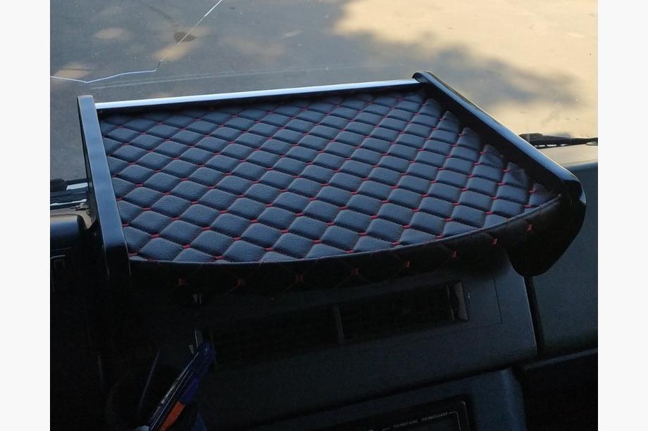 Mercedes T2 (507-814) 1967-1996 рр. Полиця на панель (Чорна з червоною ниткою) Image