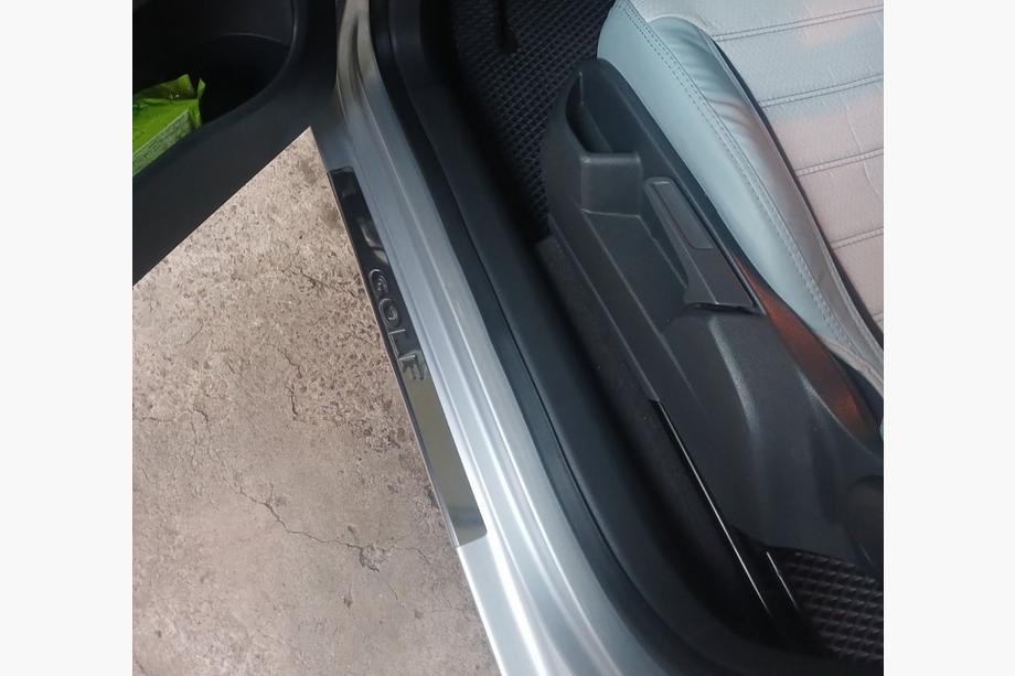 Volkswagen Golf 5 2003-2009 рр. Накладки на пороги Carmos V2 (4 шт, нерж) Image