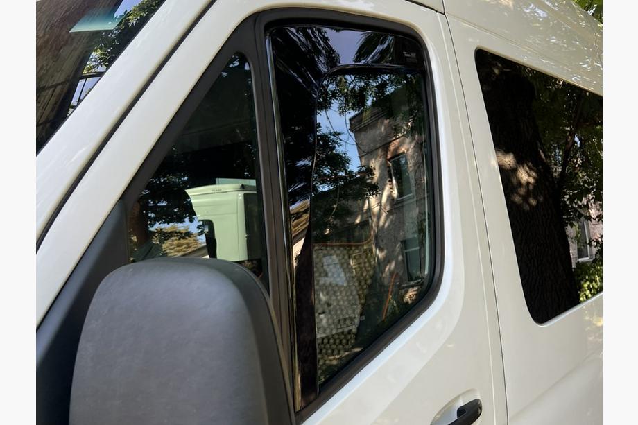 Mercedes Sprinter W907/W910 2018- рр. Вітровики вставні (2 шт, Heko) Image